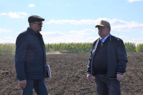 Глава Нурлатского района ознакомился с ходом посевных работ на полях района