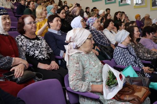 В Нурлате прошел творческий вечер заслуженного работника культуры РТ Розы Ахметзановой
