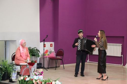 В Нурлате прошел творческий вечер заслуженного работника культуры РТ Розы Ахметзановой