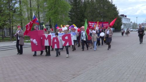 Жители Нурлата вышли на первомайскую демонстрацию