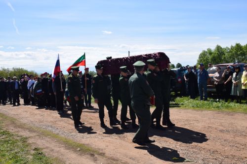 В селе Тюрнясево с воинскими почестями похоронили земляка, погибшего на СВО