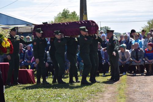 В селе Тюрнясево с воинскими почестями похоронили земляка, погибшего на СВО