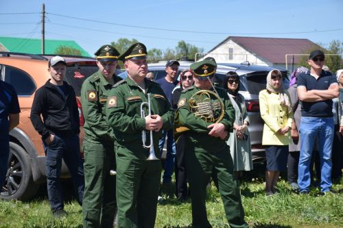 В селе Тюрнясево с воинскими почестями похоронили земляка, погибшего на СВО