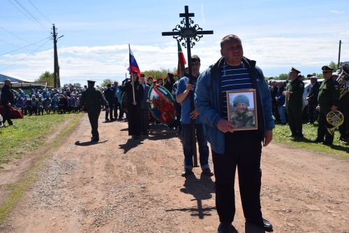 В селе Тюрнясево с воинскими почестями похоронили земляка, погибшего на СВО