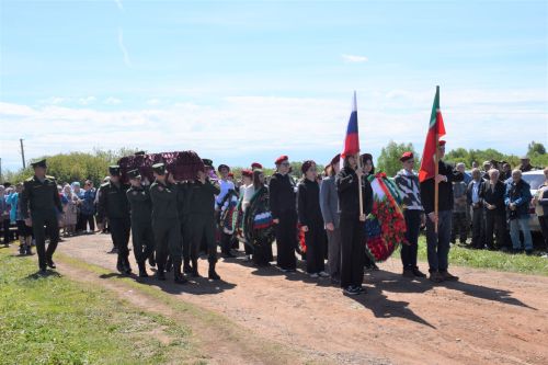 В селе Тюрнясево с воинскими почестями похоронили земляка, погибшего на СВО