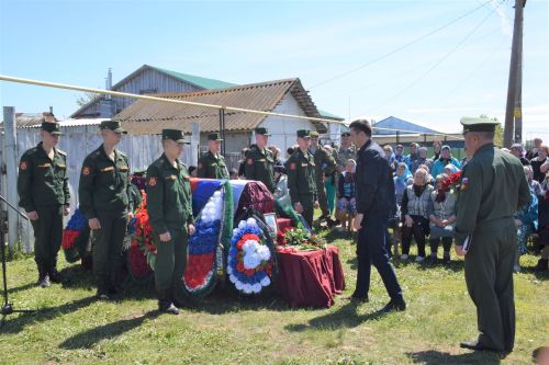 В селе Тюрнясево с воинскими почестями похоронили земляка, погибшего на СВО