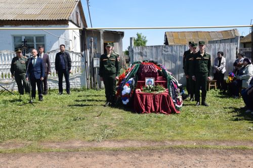 В селе Тюрнясево с воинскими почестями похоронили земляка, погибшего на СВО