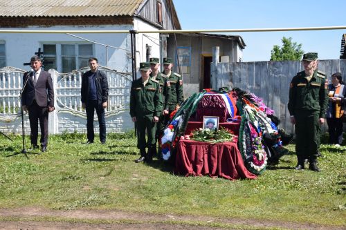 В селе Тюрнясево с воинскими почестями похоронили земляка, погибшего на СВО
