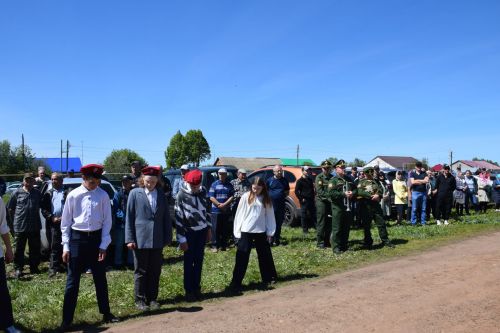 В селе Тюрнясево с воинскими почестями похоронили земляка, погибшего на СВО