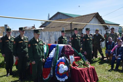 В селе Тюрнясево с воинскими почестями похоронили земляка, погибшего на СВО