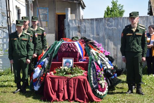 В селе Тюрнясево с воинскими почестями похоронили земляка, погибшего на СВО
