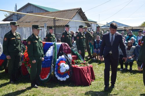 В селе Тюрнясево с воинскими почестями похоронили земляка, погибшего на СВО