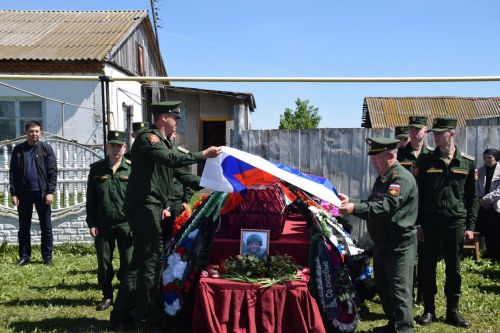 В селе Тюрнясево с воинскими почестями похоронили земляка, погибшего на СВО