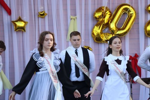 В Нурлате выпускники соревновались в битве флешмобов (фоторепортаж)