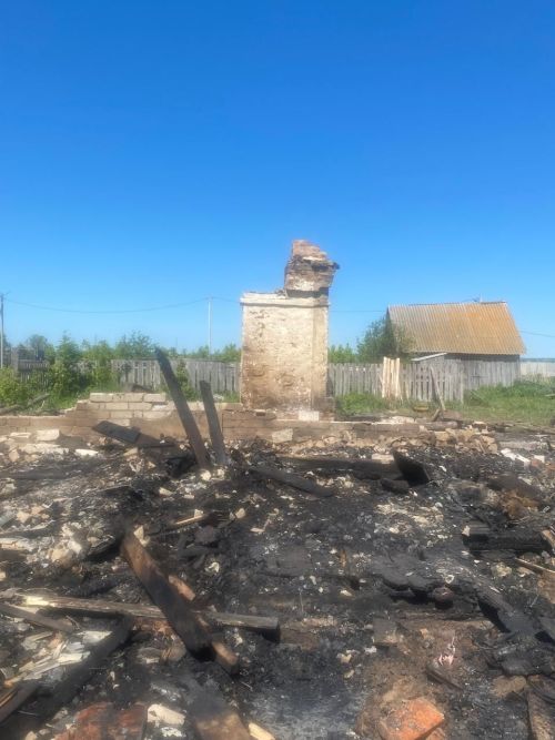Две семьи в Степном Озере из-за пожара остались без крыши над головой