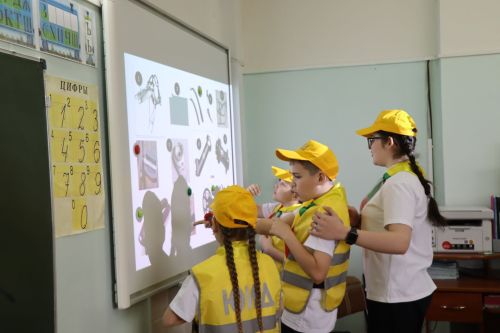 На базе Нурлатской школы №9 состоялся муниципальный этап республиканского конкурса «Безопасное колесо»