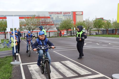 На базе Нурлатской школы №9 состоялся муниципальный этап республиканского конкурса «Безопасное колесо»