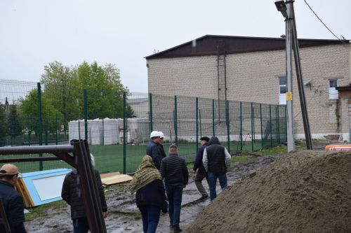 Глава Нурлатского района ознакомился с ходом капитального ремонта в городской школе №2