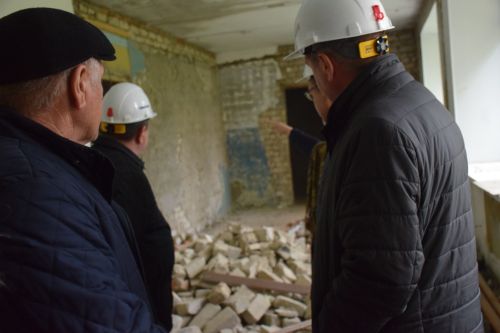Глава Нурлатского района ознакомился с ходом капитального ремонта в городской школе №2