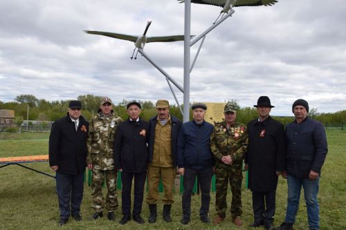 В Нижнем Нурлате в преддверии Дня Победы открыли арт-объект «Журавли»