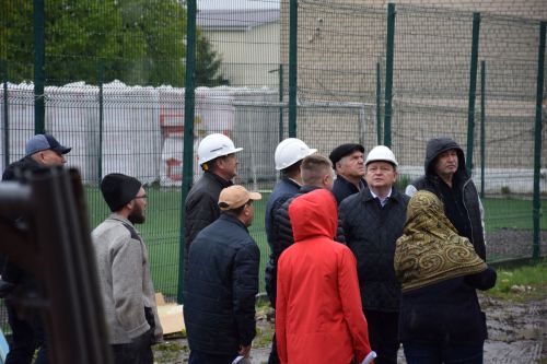 Глава Нурлатского района ознакомился с ходом капитального ремонта в городской школе №2