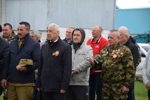 В Нижнем Нурлате в преддверии Дня Победы открыли арт-объект «Журавли»