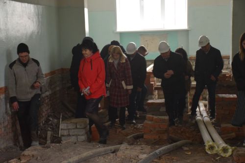 Глава Нурлатского района ознакомился с ходом капитального ремонта в городской школе №2