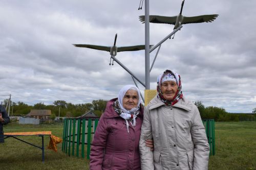 В Нижнем Нурлате в преддверии Дня Победы открыли арт-объект «Журавли»