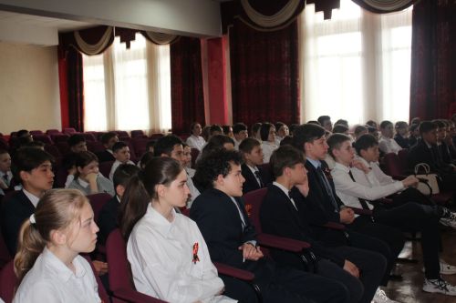 В Нурлатской гимназии провели урок памяти, посвященный Героям
