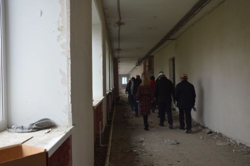 Глава Нурлатского района ознакомился с ходом капитального ремонта в городской школе №2