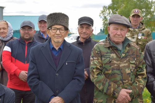 В Нижнем Нурлате в преддверии Дня Победы открыли арт-объект «Журавли»