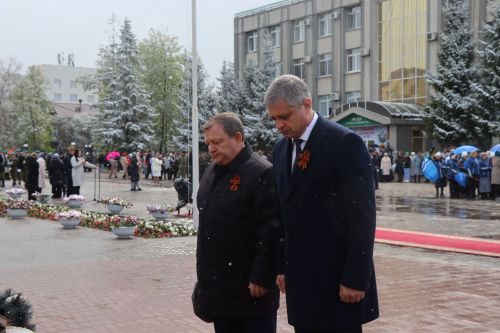 В День Победы нурлатцы возложили цветы к памятнику воину-освободителю