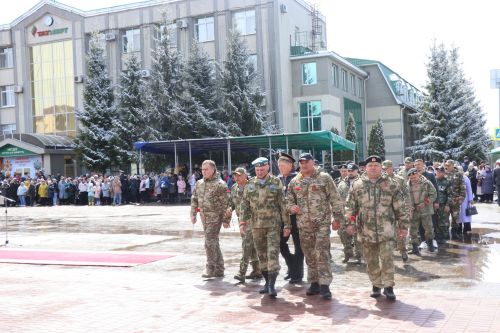 В День Победы нурлатцы возложили цветы к памятнику воину-освободителю