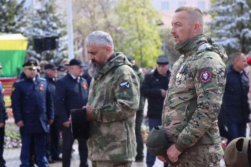 В День Победы нурлатцы возложили цветы к памятнику воину-освободителю