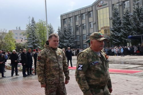 В День Победы нурлатцы возложили цветы к памятнику воину-освободителю