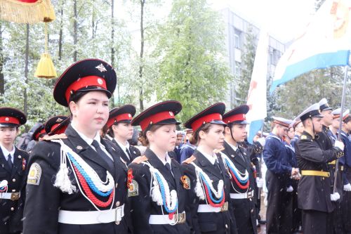 В День Победы нурлатцы возложили цветы к памятнику воину-освободителю