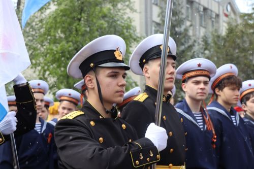 В День Победы нурлатцы возложили цветы к памятнику воину-освободителю