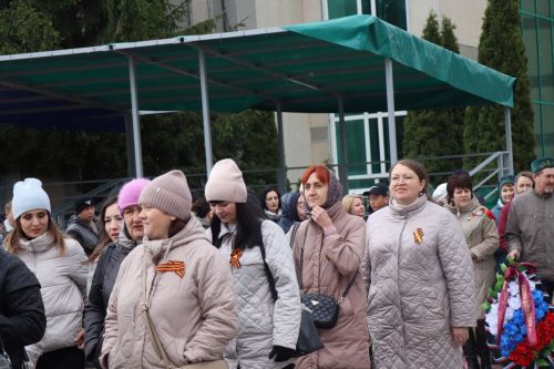 В День Победы нурлатцы возложили цветы к памятнику воину-освободителю