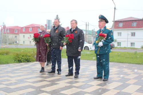 В Нурлате в День Победы возложили цветы на могилы Героев