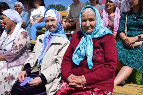 94-летняя Ркия Минвалиева приняла участие в состязаниях на празднике Сабантуй в деревне Бикулово