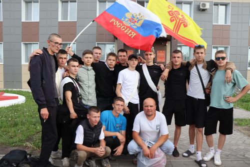 На срочную службу из Нурлата отправились 17 новобранцев