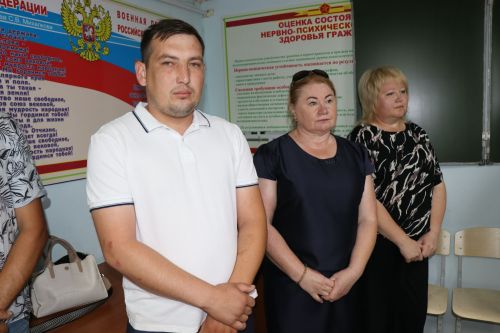 На срочную службу из Нурлата отправились 17 новобранцев