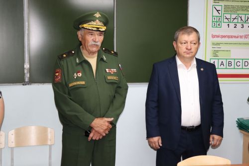 На срочную службу из Нурлата отправились 17 новобранцев