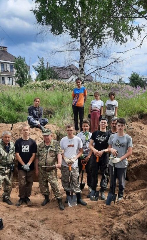 Руководитель Нурлатского клуба поисковиков «Легенда» принимает поздравления в честь юбилея
