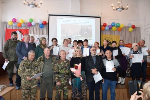 Руководитель Нурлатского клуба поисковиков «Легенда» принимает поздравления в честь юбилея