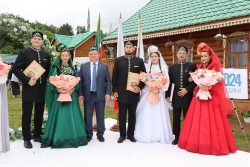 Нурлатское подворье на казанском Сабантуе радушно приняло участников игр БРИКС (ФОТОРЕПОРТАЖ)