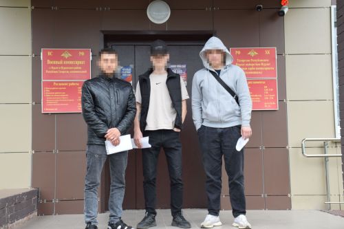 Трое парней из Ульяновска подписали контракт с Нурлатским военкоматом