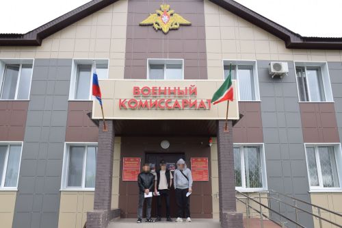 Трое парней из Ульяновска подписали контракт с Нурлатским военкоматом