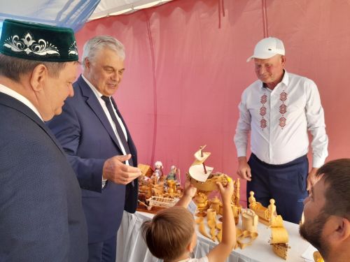 На Сабантуе в Мордовии почетные гости посетили павильон Нурлатского района