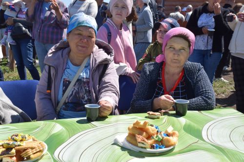 В День села в Степном Озере гостей угощали бабушкиными блинами из печи (ФОТОРЕПОРТАЖ)